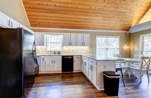 Milledgeville House | Sparta Home w/On-Site Lake Access!