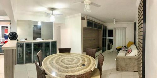 Indaia Apartment | Spazio Felicita, Indaia, Bertioga, apartamento pé na areia