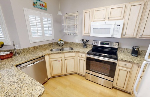 Holiday Isle Condo | SPC 9136 - Ground Floor 2 BR short walk to beach right by pool by RedAwning