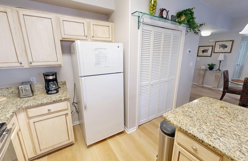 Holiday Isle Condo | SPC 9136 - Ground Floor 2 BR short walk to beach right by pool by RedAwning