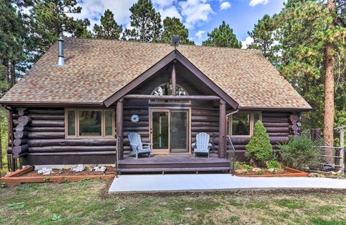 Spearfish Cabin | Spearfish Cabin w/ Furnished Deck & Gas Grill
