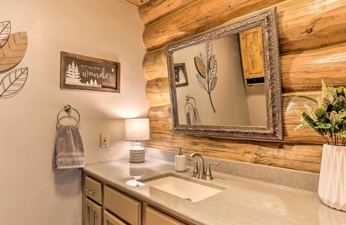 Spearfish Cabin | Spearfish Cabin w/ Furnished Deck & Gas Grill