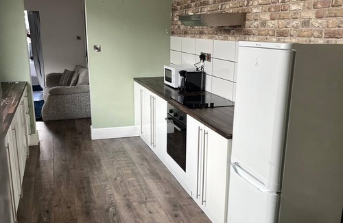 Cleethorpes Apartment | SPECIAL 5 Bedroom Whole House Brereton