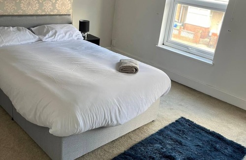 Cleethorpes Apartment | SPECIAL 5 Bedroom Whole House Brereton