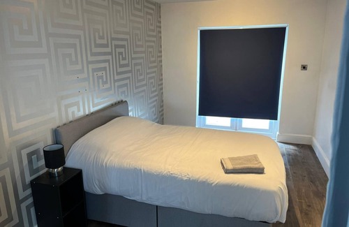 Cleethorpes Apartment | SPECIAL 5 Bedroom Whole House Brereton
