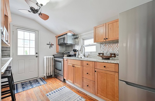 Ventnor City Apartment | Special Beach Cottage w/Deck