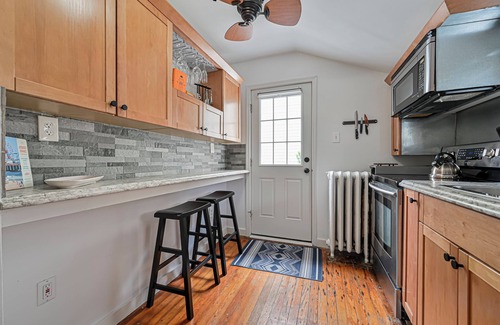 Ventnor City Apartment | Special Beach Cottage w/Deck
