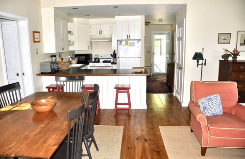 North Pomfret House | Special Cape on Thirteen Private Acres, 10 Minutes from Woodstock Village