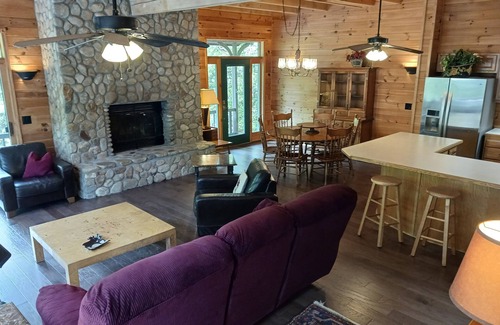 Burnsville Ski Chalet | "Special Christmas Promotion 30% Discount!" Three Bears Cottage!
