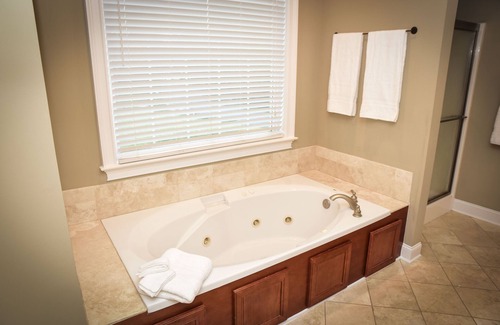 Graysville House | Special Low Rates!!! Golfers' Paradise: Lg Term Corp. Rental on Golf Course