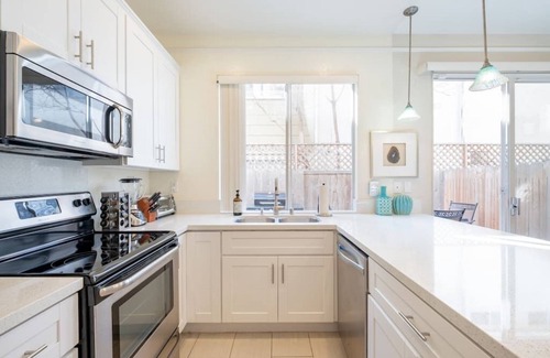 Crown Point House | Special! Luxury Townhome2 Fast WiFi Garage BBQ Crib