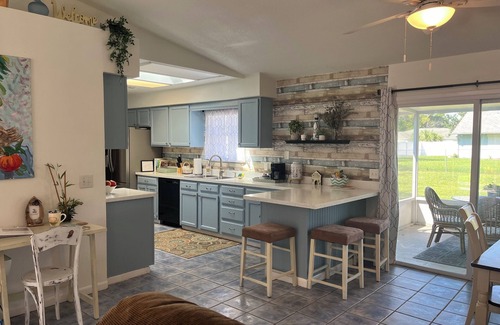 Florida Shores House | SPECIAL PRICE! Large Comfy Stay Pets Welcome w/Parking Trailers/Bikes/Boats