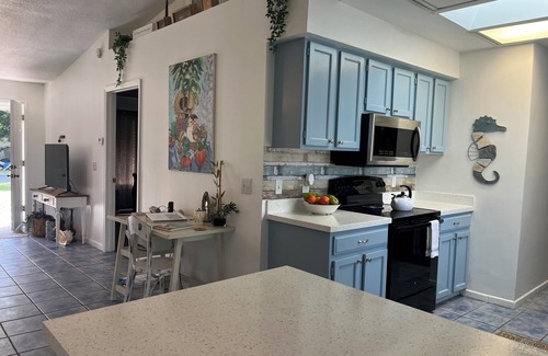 Florida Shores House | SPECIAL PRICE! Large Comfy Stay Pets Welcome w/Parking Trailers/Bikes/Boats