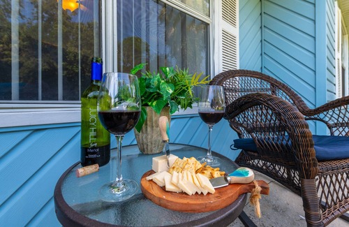 Florida Shores House | SPECIAL PRICE! Large Comfy Stay Pets Welcome w/Parking Trailers/Bikes/Boats