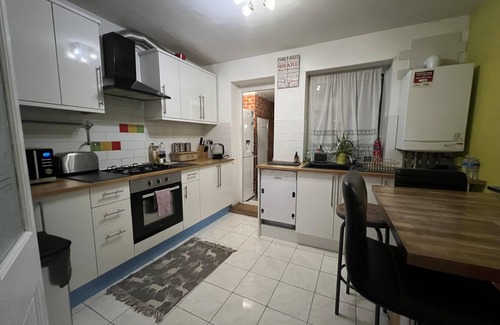 Snaresbrook Apartment | Specious 2 x double bedroom flat in London E18