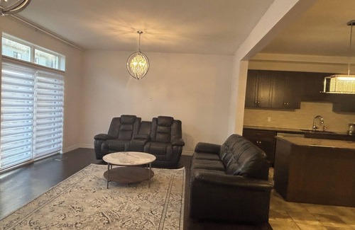 Grand River South House | Specious and cozy 4 bedroom and 3 bathroom