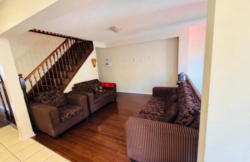Clairlea - Birchmount House | specious private room with a washroom