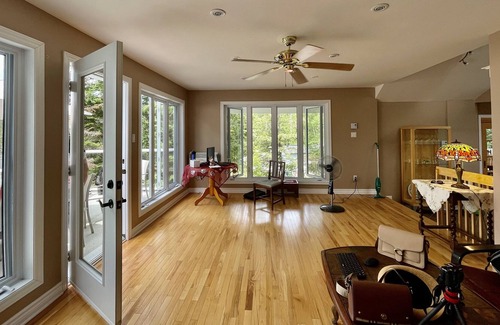 La Peche Cottage | Spectacles lake view cottage with outdoor Hot Tub, close to ski hills