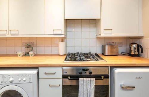 Askew Apartment | Spectacular 2BD Flat in Shepherds Bush