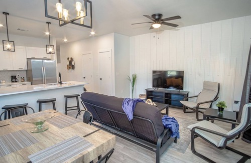 Denver Heights Apartment | Spectacular 3 BR Plus 2 and a Half BA Apt Near Downtown