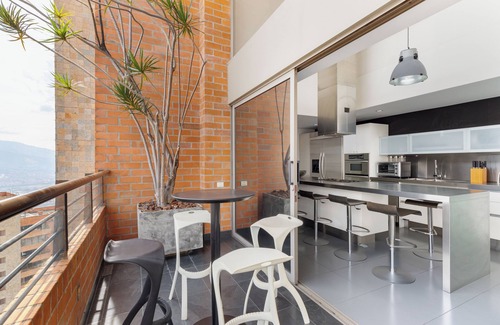 El Tesoro Apartment | Spectacular 3BR Duplex ~ 380mts with pool and gym near El Tesoro Mall