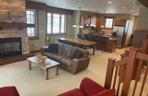 Rossland House | Spectacular 4 BDRoom Creekside Condo at RED Mountain
