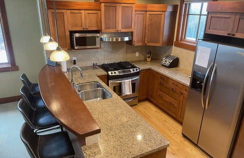 Rossland House | Spectacular 4 BDRoom Creekside Condo at RED Mountain