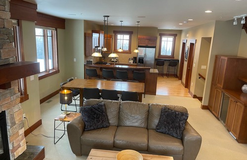 Rossland House | Spectacular 4 BDRoom Creekside Condo at RED Mountain