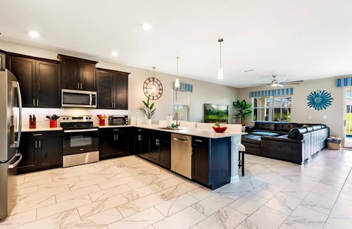 Four Corners House | Spectacular 5⭐Villa -⛳Golf Course View, Salt💧Pool/Spa, Game Room, BBQ & Theater