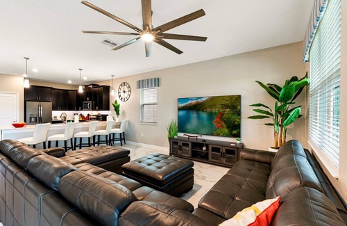 Four Corners House | Spectacular 5⭐Villa -⛳Golf Course View, Salt💧Pool/Spa, Game Room, BBQ & Theater