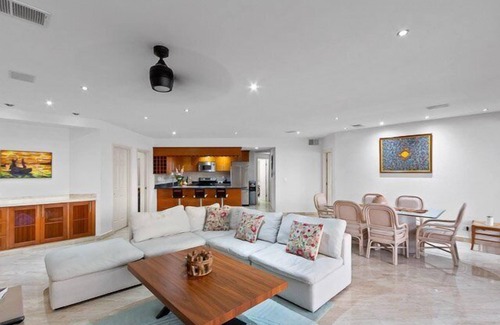 Zona Hotelera Norte Condo | Spectacular 5th Floor Condo, Close to Town, Best Sunsets in Cozumel