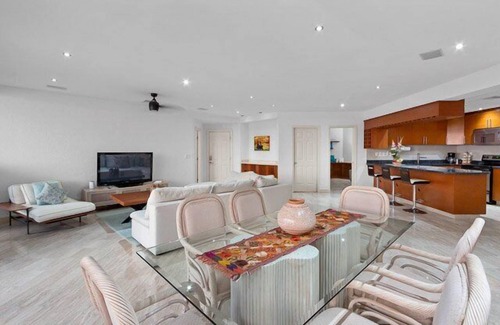 Zona Hotelera Norte Condo | Spectacular 5th Floor Condo, Close to Town, Best Sunsets in Cozumel