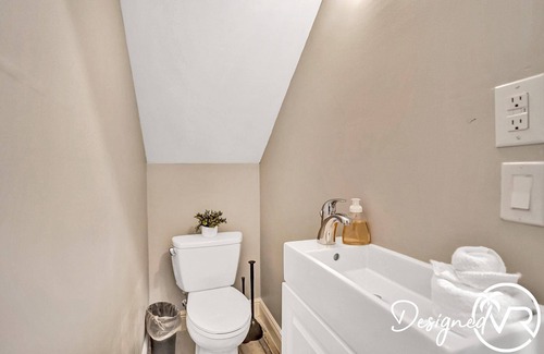 Deerfield Beach Villa | Spectacular 7BR Heated Pool Jacuzzi Tiki Game Mini Golf Dog Friendly