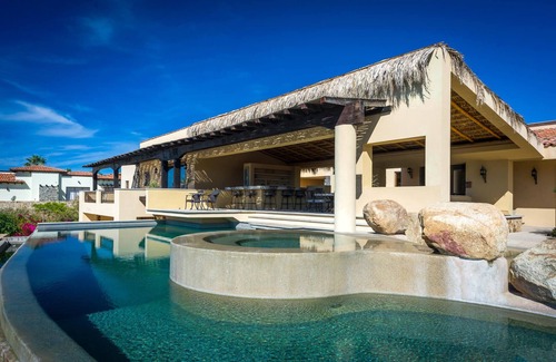 Los Cabos Villa | Spectacular 8 BR Ocean View Casa Tita features A/C, WiFi, Wet Bar, Pool + More!