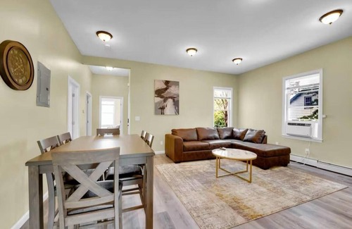 South Side Apartment | Spectacular and Spacious 3-bedroom apartment with AC and heater in Mount Vernon.