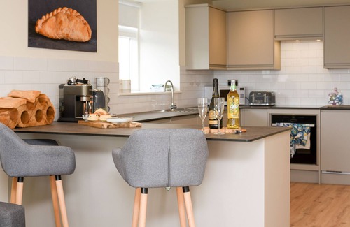 Polperro Apartment | Spectacular Apartment with Harbour & Sea Views in Cornwall