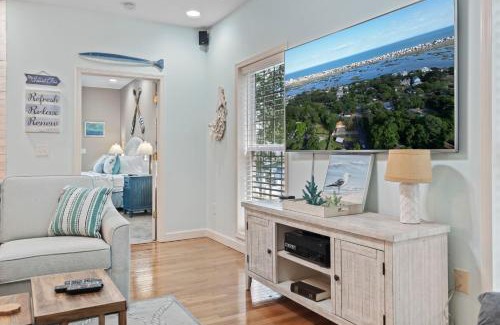 Garden City House | Spectacular Beach House! Arcade Games & Hot Tub! Sleeps 12!