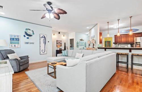 Garden City House | Spectacular Beach House! Arcade Games & Hot Tub! Sleeps 12!