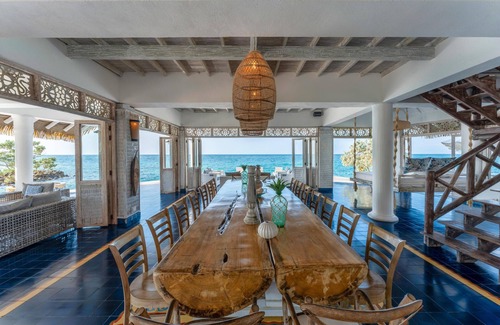 Rosario Islands Villa | Spectacular beachfront home with pool and jacuzzi