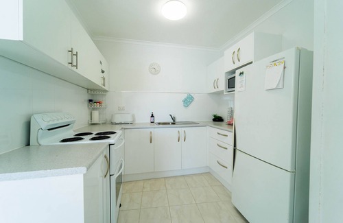 Surfers Paradise Condo | Spectacular Central Surfers Beach Views from Appartment