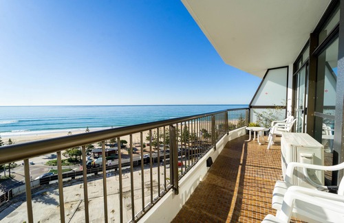 Surfers Paradise Condo | Spectacular Central Surfers Beach Views from Appartment
