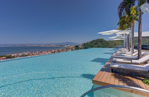 Emiliano Zapata Apartment | Spectacular Corner SohoPV w/th Ocean/Mountain View