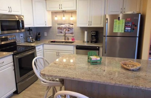 Emerald Isle Condo | Spectacular Direct Oceanfront 2BR Condo in Emerald Isle NC Ocean Reef 7B1