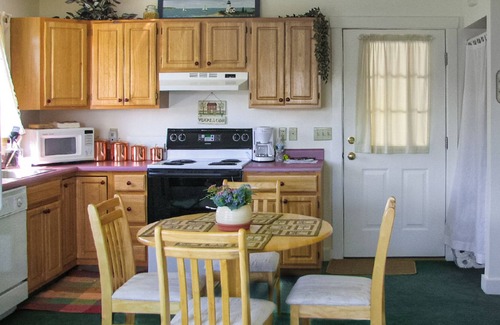 North Troy House | Spectacular dog-friendly home with kitchen, gas grill, patio & board games
