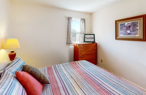North Troy House | Spectacular dog-friendly home with kitchen, gas grill, patio & board games