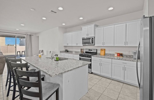 Tucson House | Spectacular Home Community Pool & Pickleball