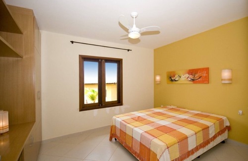 Zumbi House | Spectacular home in waterfront condominium