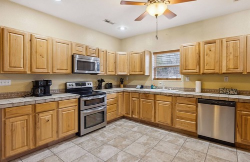 Sevierville House | Spectacular Home w Hot Tub Fireplace Jacuzzi