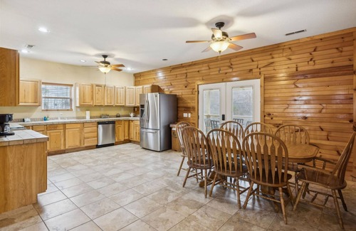 Sevierville House | Spectacular Home w Hot Tub Fireplace Jacuzzi