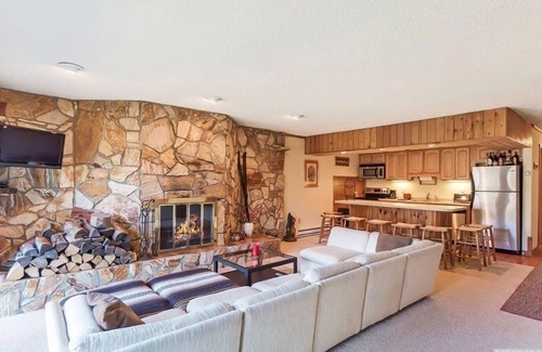 Hunter House | SPECTACULAR Hunter Mountain Views, INCREDIBLE LOCATION-2 minutes to slopes !